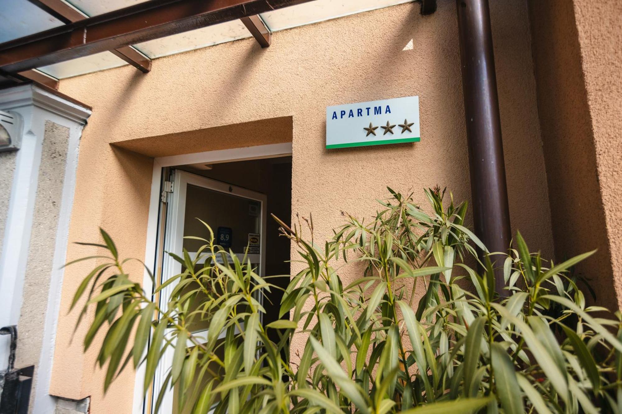 Vila Klara Apartments Ljubljana Bagian luar foto