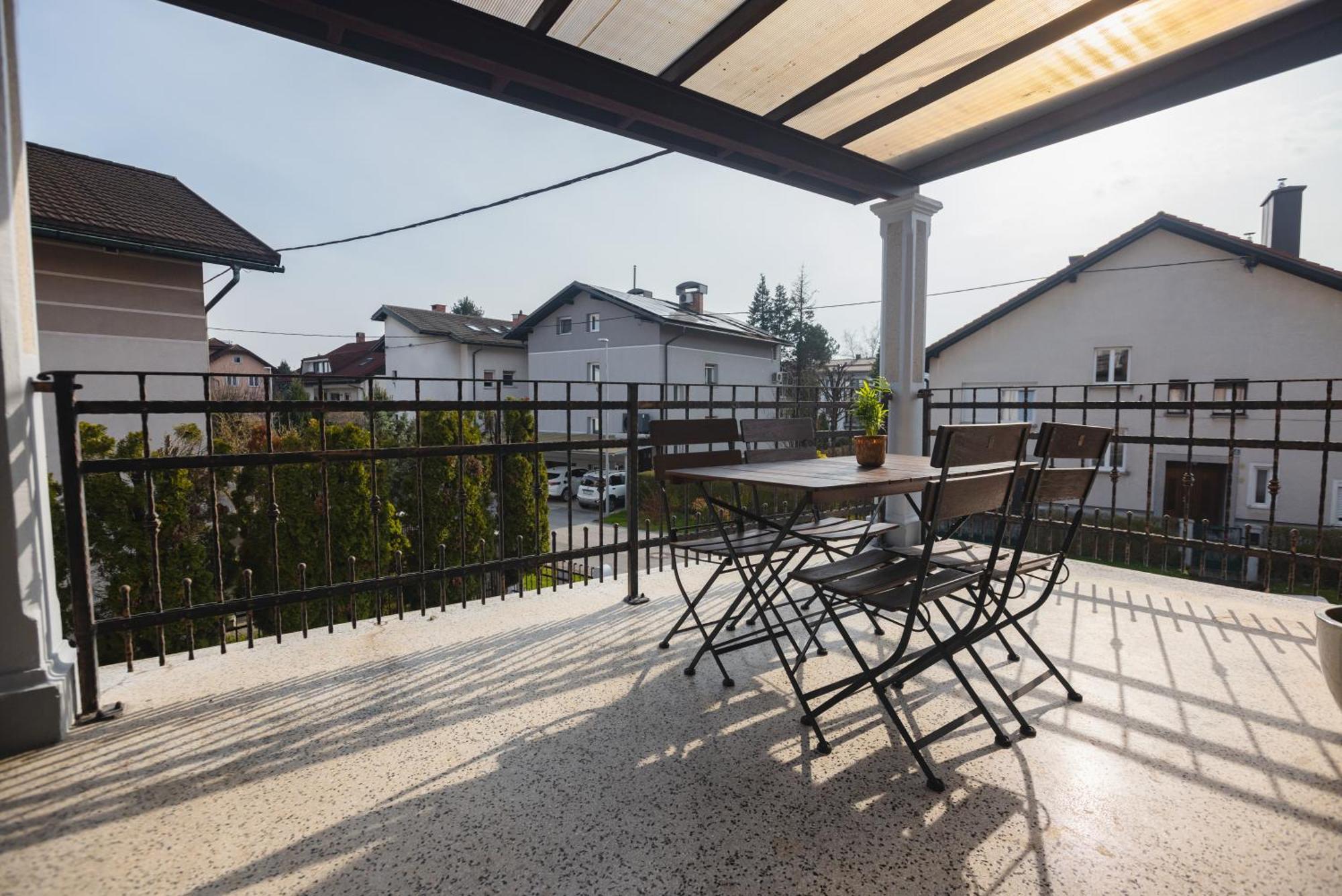 Vila Klara Apartments Ljubljana Bagian luar foto