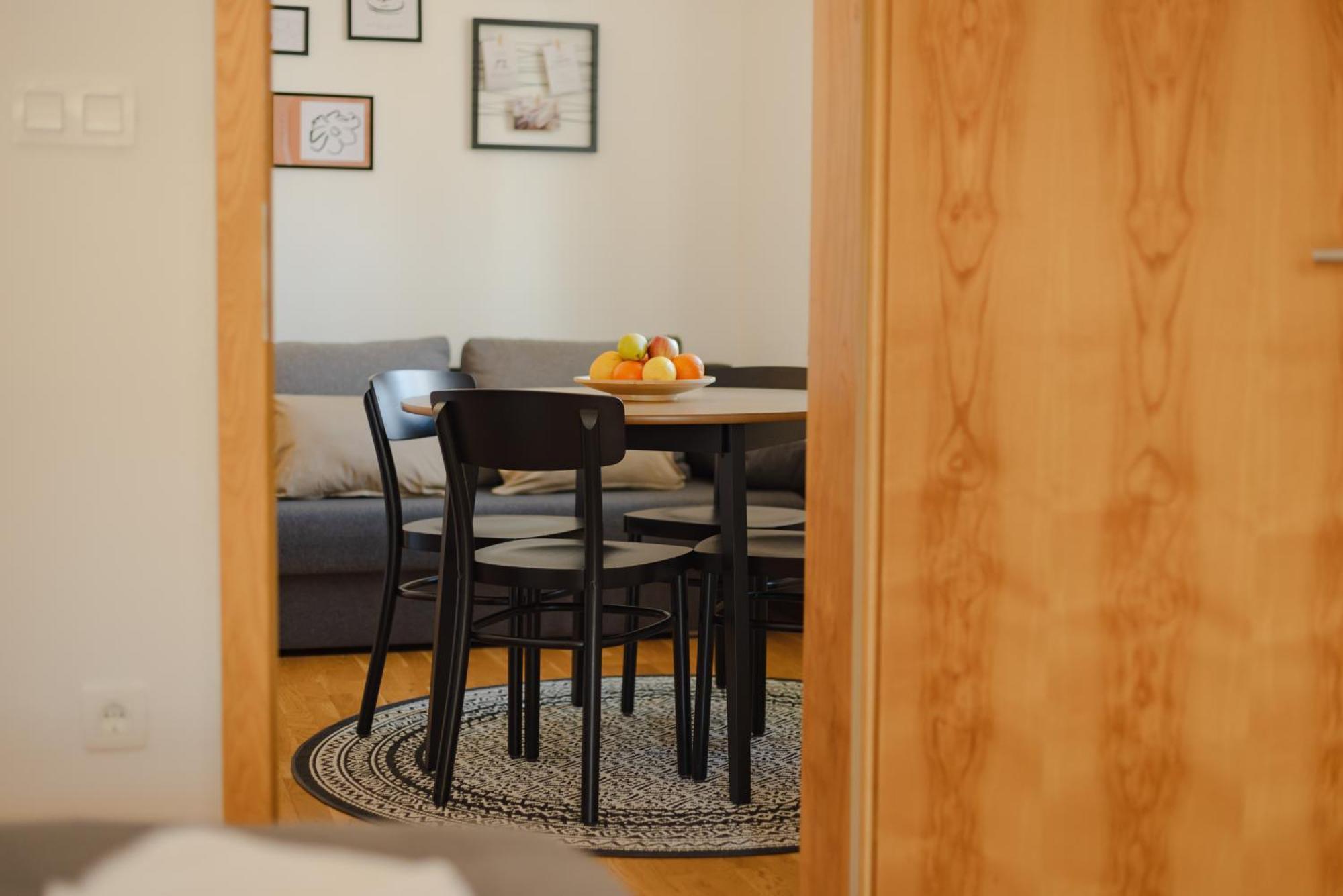 Vila Klara Apartments Ljubljana Bagian luar foto