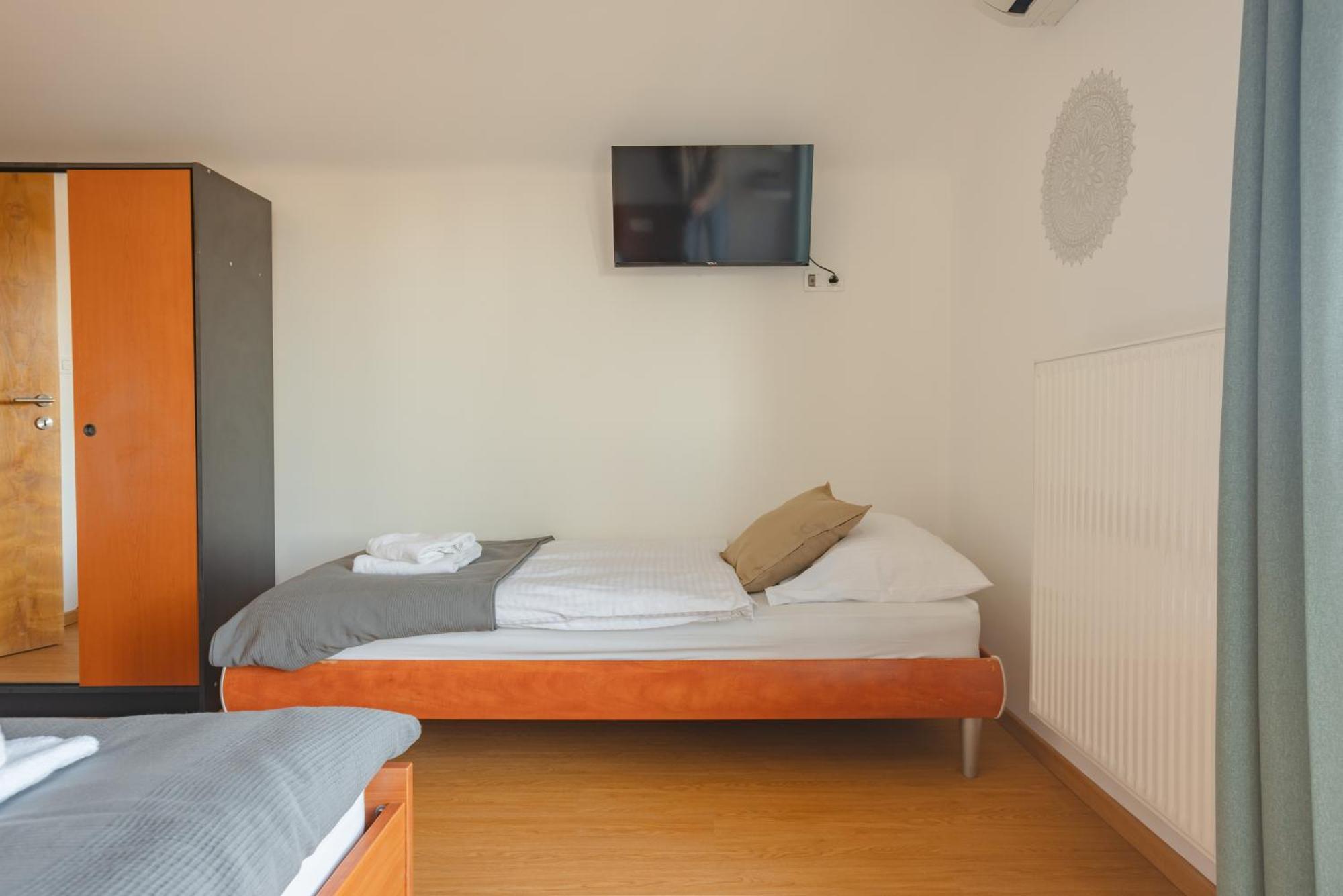 Vila Klara Apartments Ljubljana Bagian luar foto