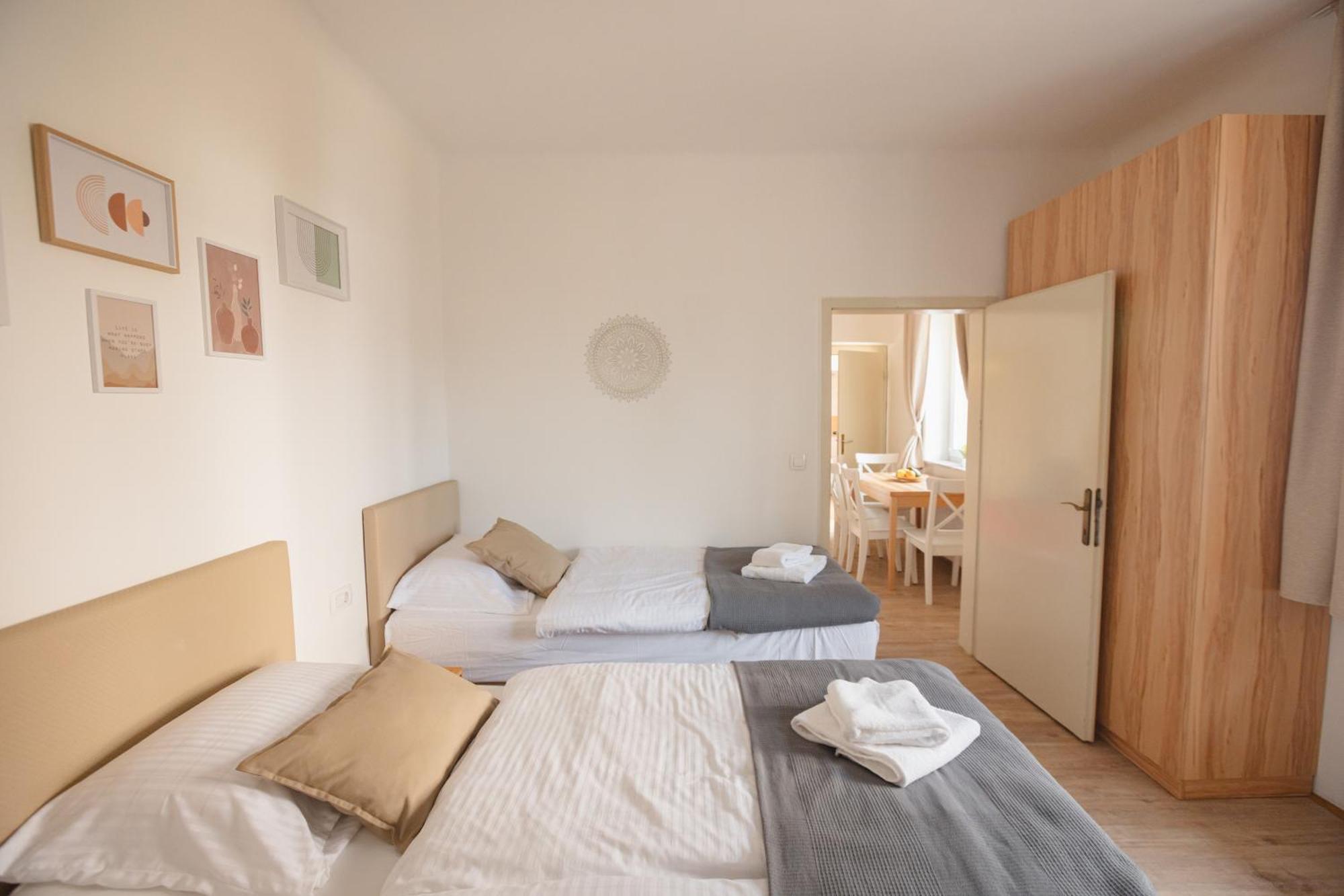 Vila Klara Apartments Ljubljana Bagian luar foto
