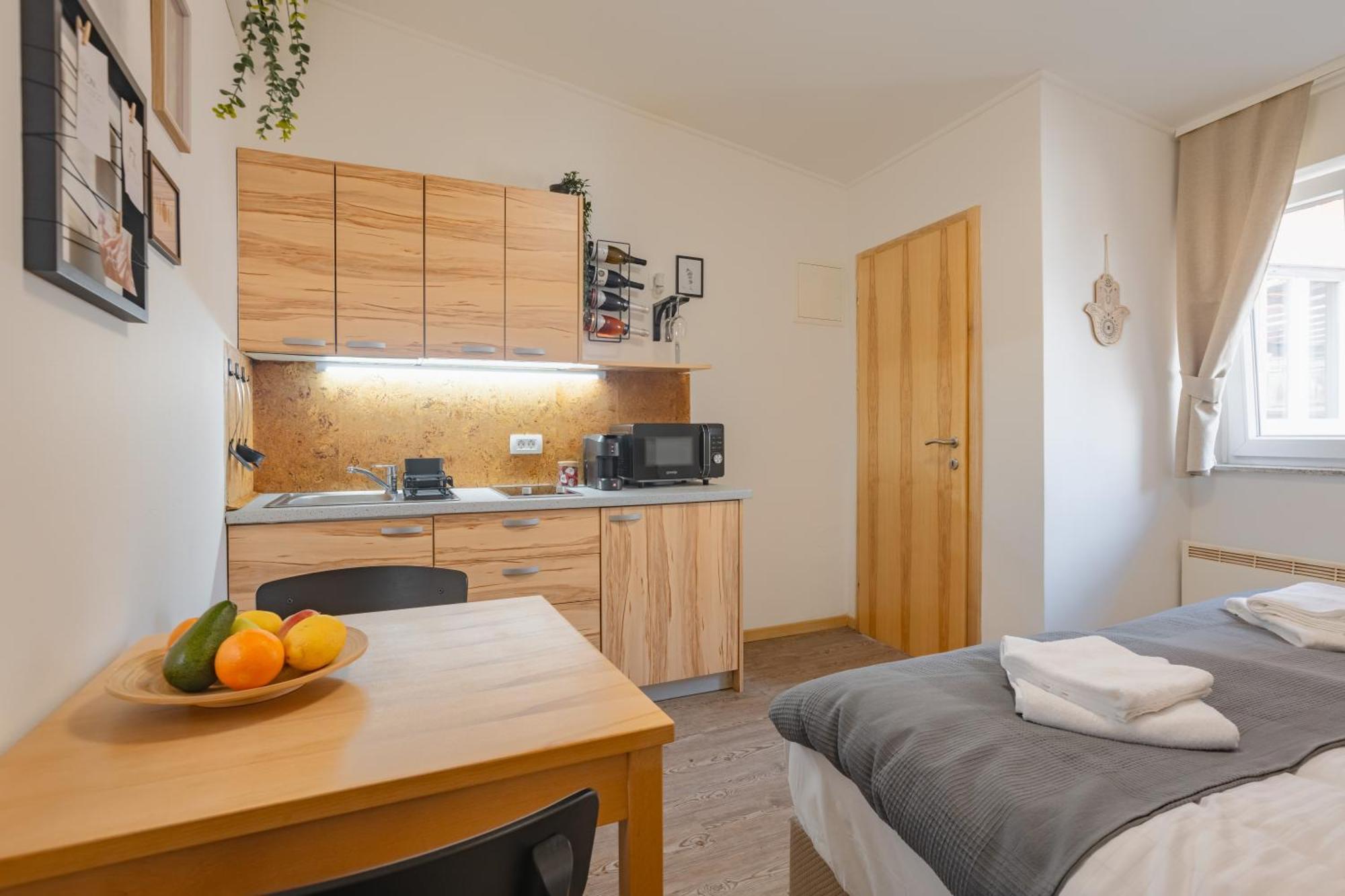 Vila Klara Apartments Ljubljana Bagian luar foto