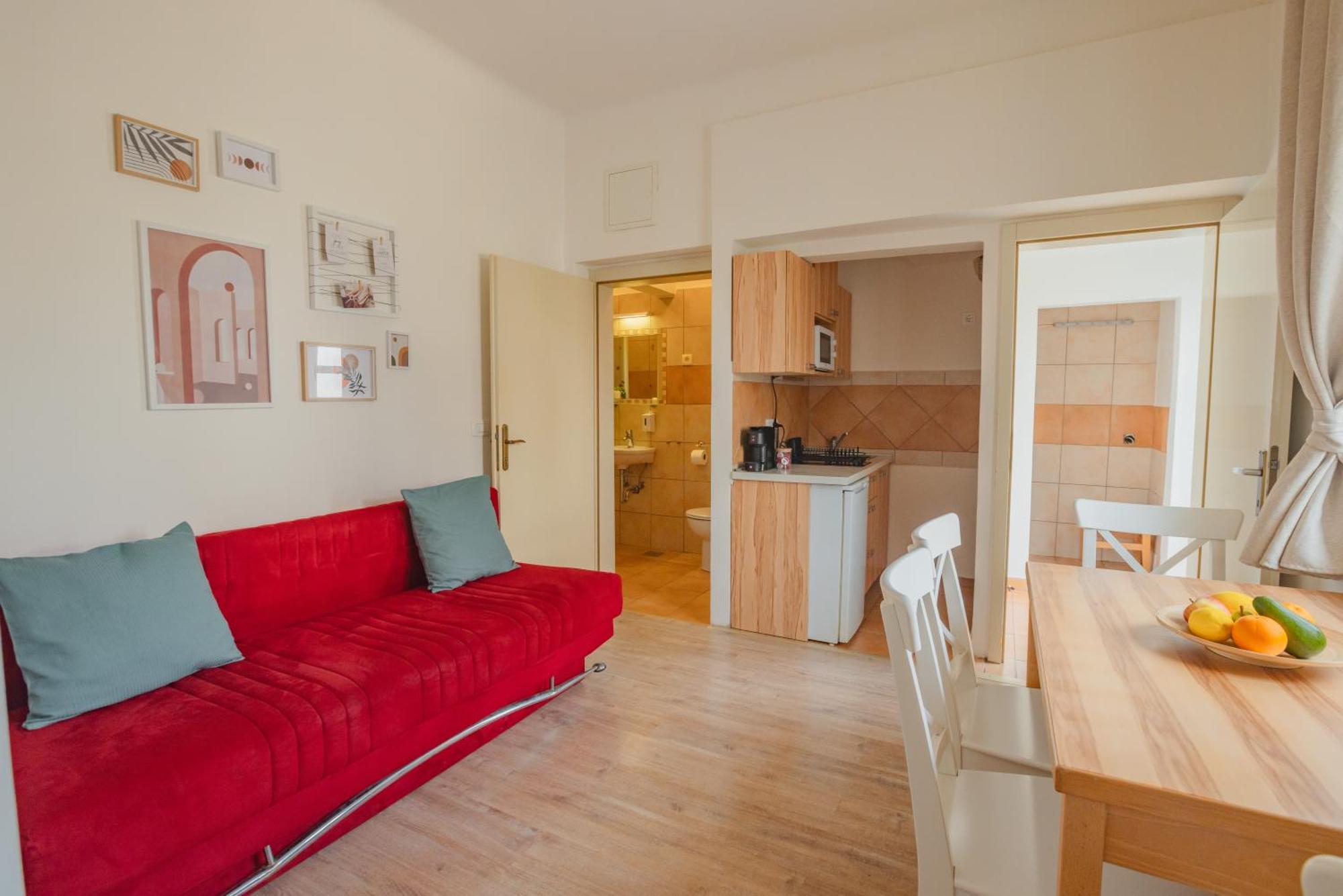 Vila Klara Apartments Ljubljana Bagian luar foto